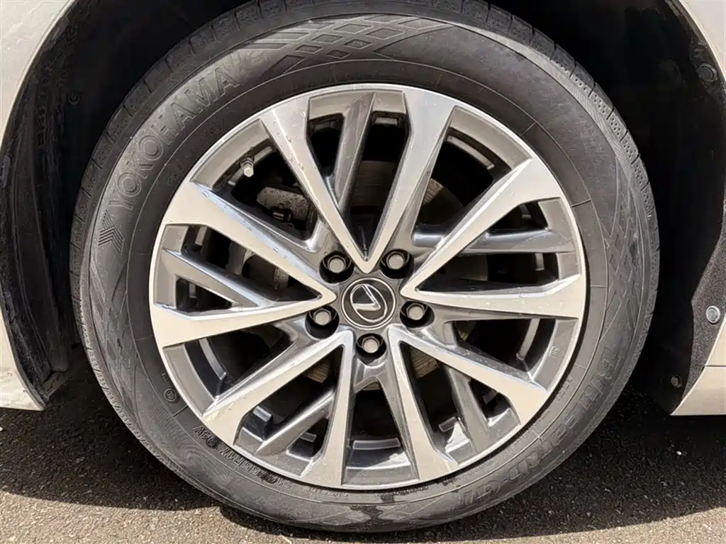 Lexus ES 2022 — фото 10