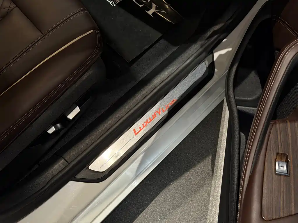 BMW 5 Series 2020 — фото 19