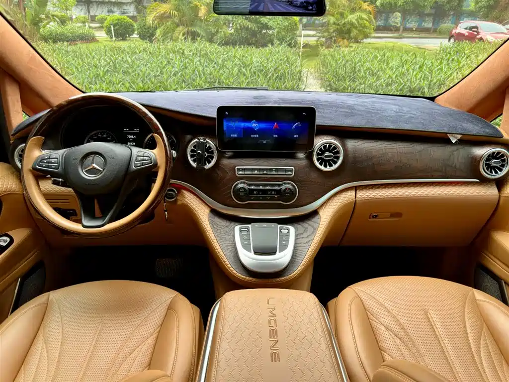 Mercedes-Benz V-Class 2023 — фото 11
