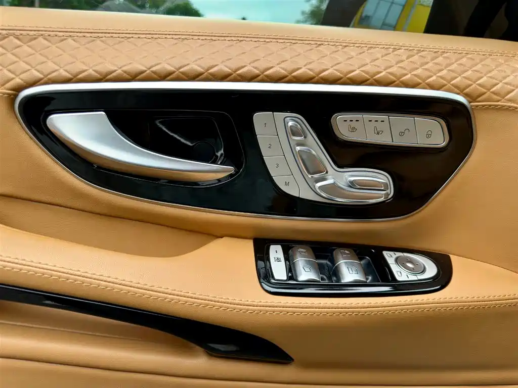 Mercedes-Benz V-Class 2023 — фото 28