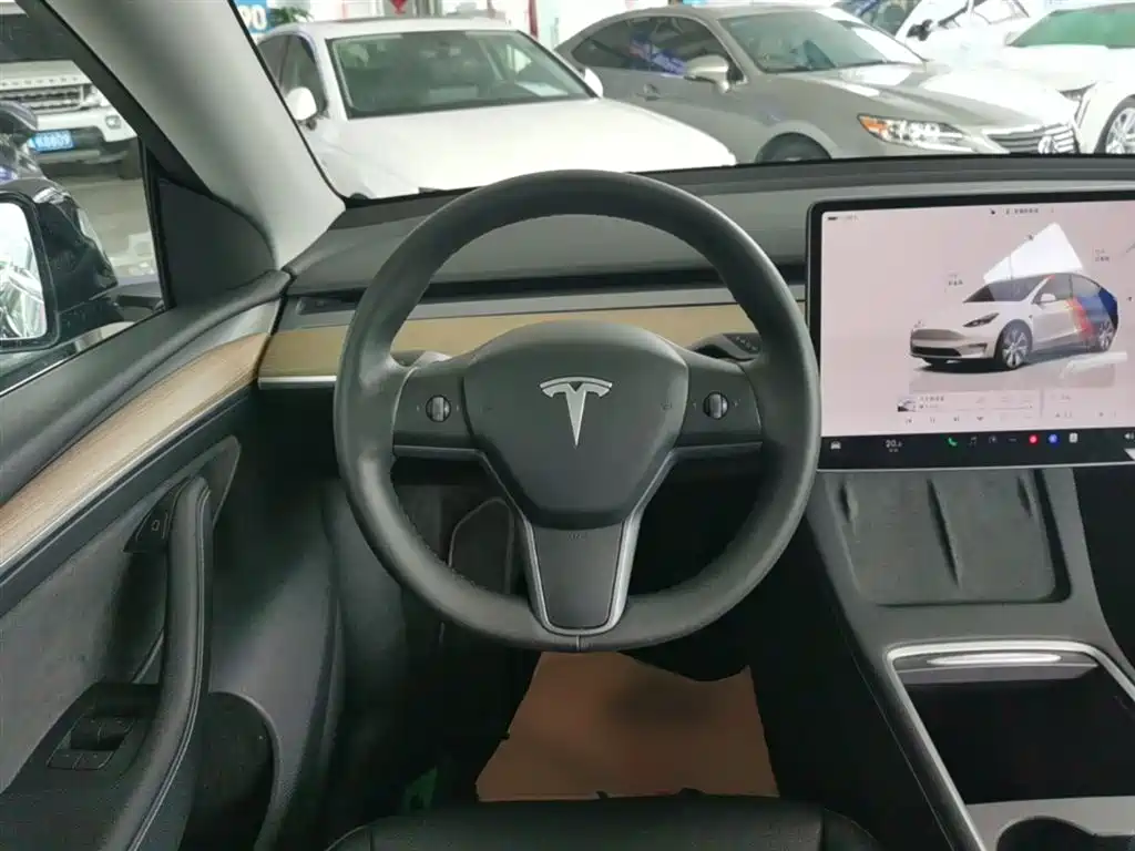Tesla Model Y 2023 — фото 11