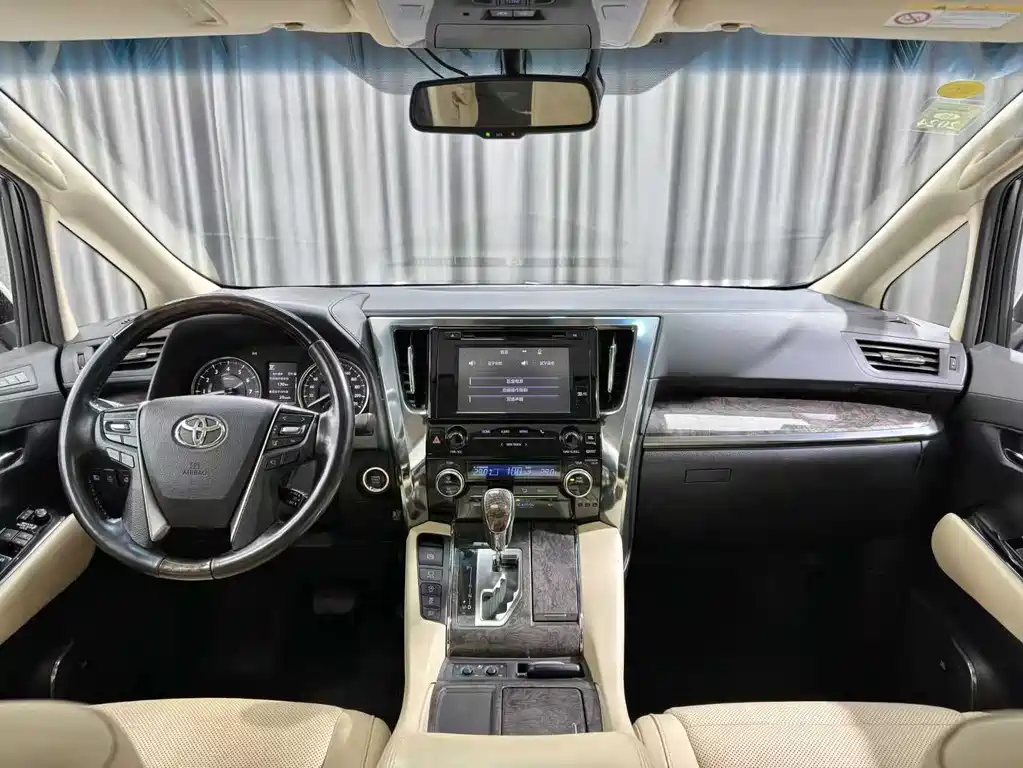 Toyota Alphard 2020 — фото 8