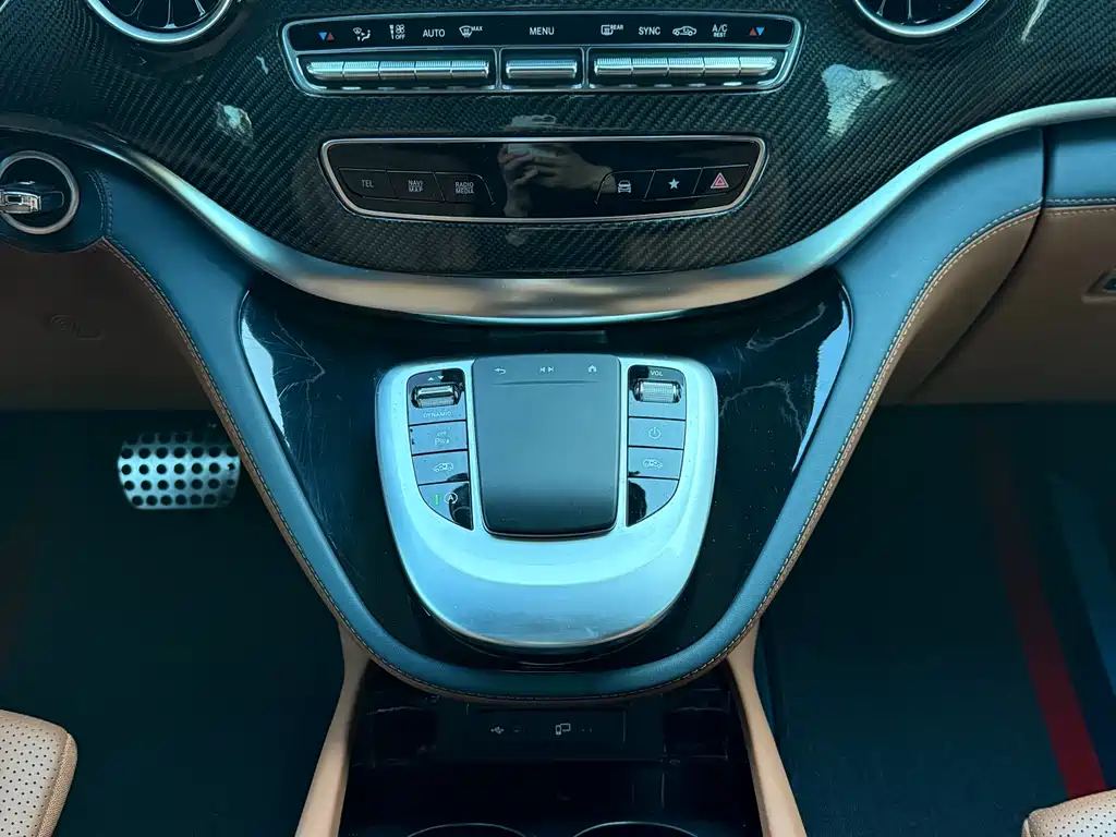 Mercedes-Benz V-Class 2024 — фото 16