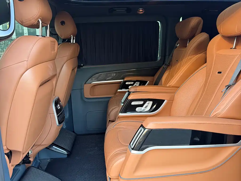 Mercedes-Benz V-Class 2024 — фото 10