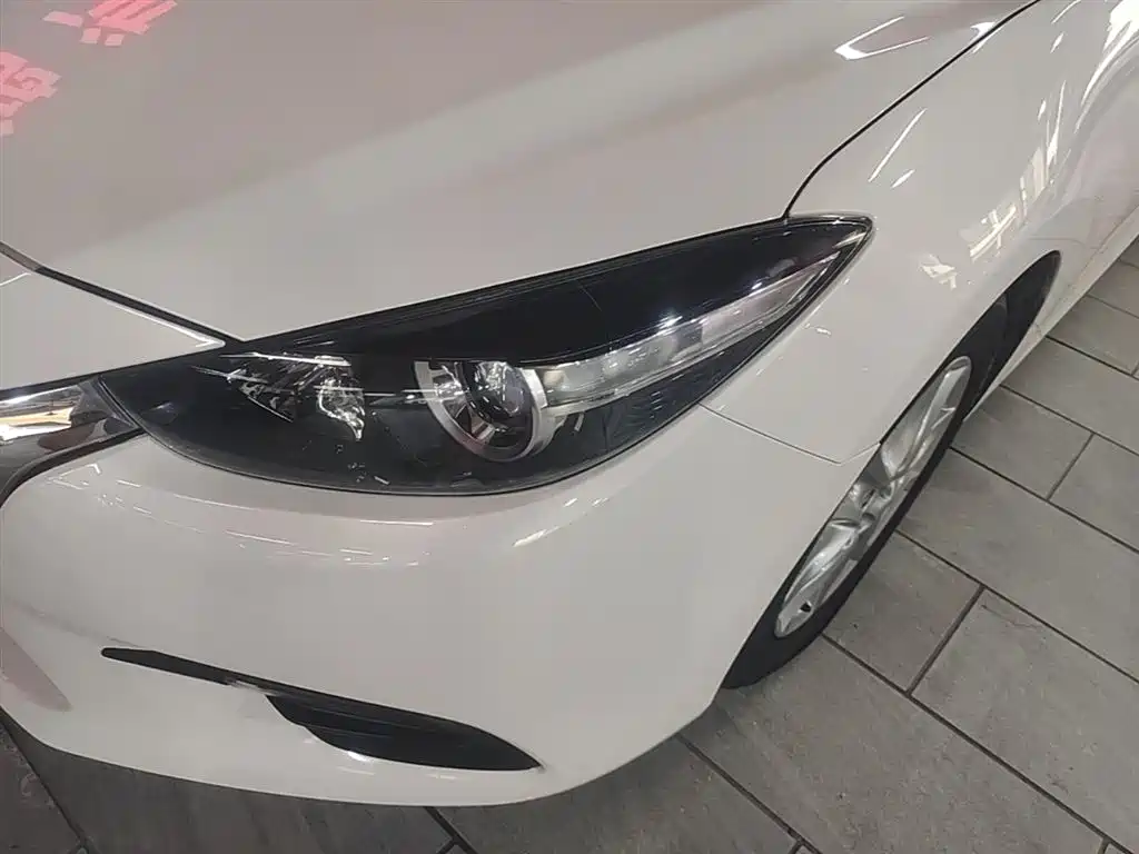 Mazda 3 Axela 2018 — фото 24