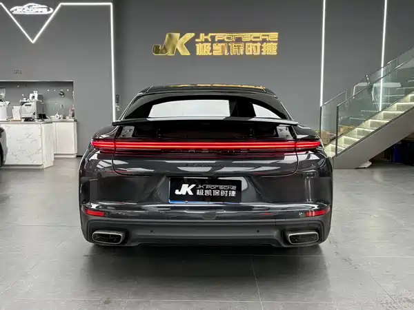 Porsche Panamera 2025