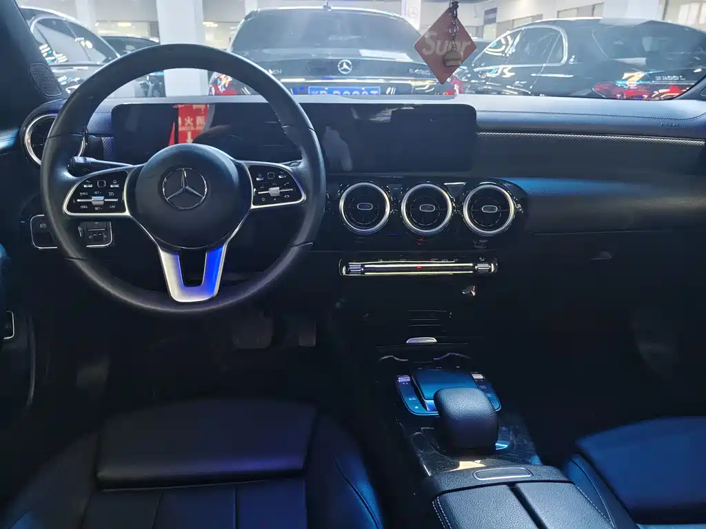 Mercedes-Benz A-Class 2022 — фото 14