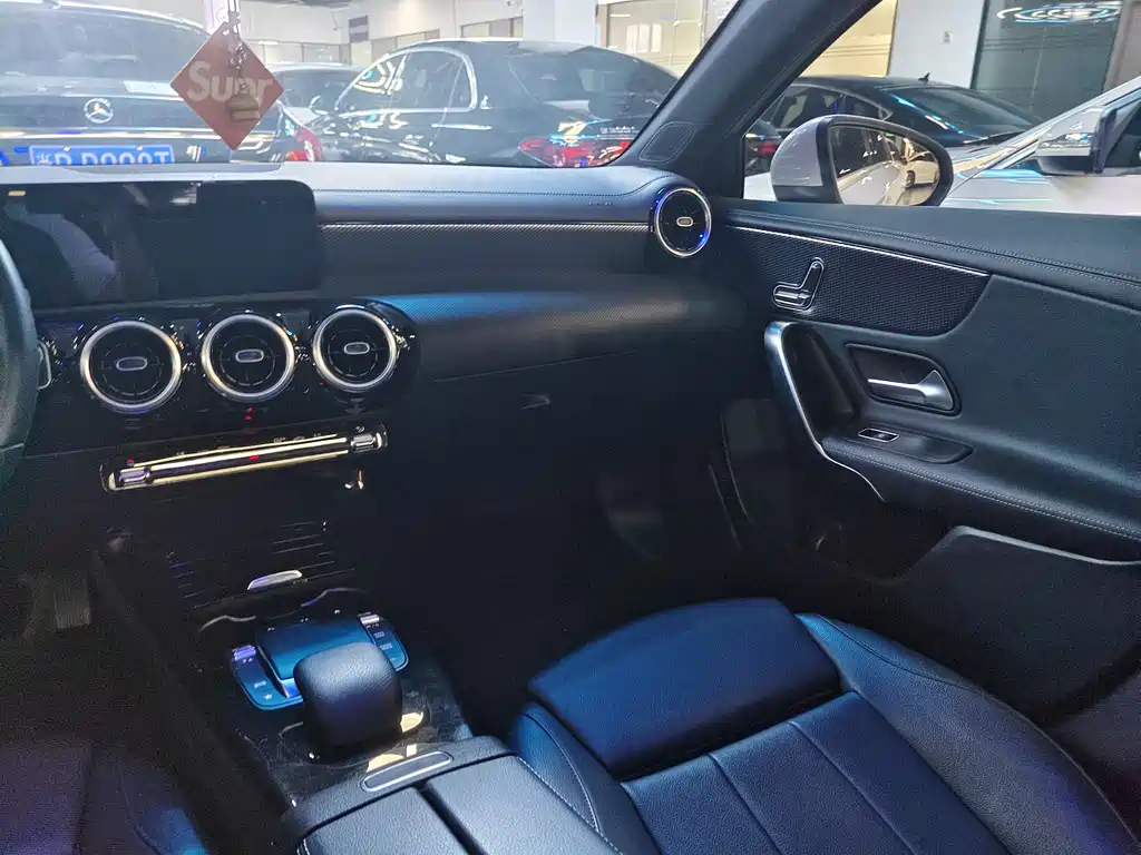 Mercedes-Benz A-Class 2022 — фото 13