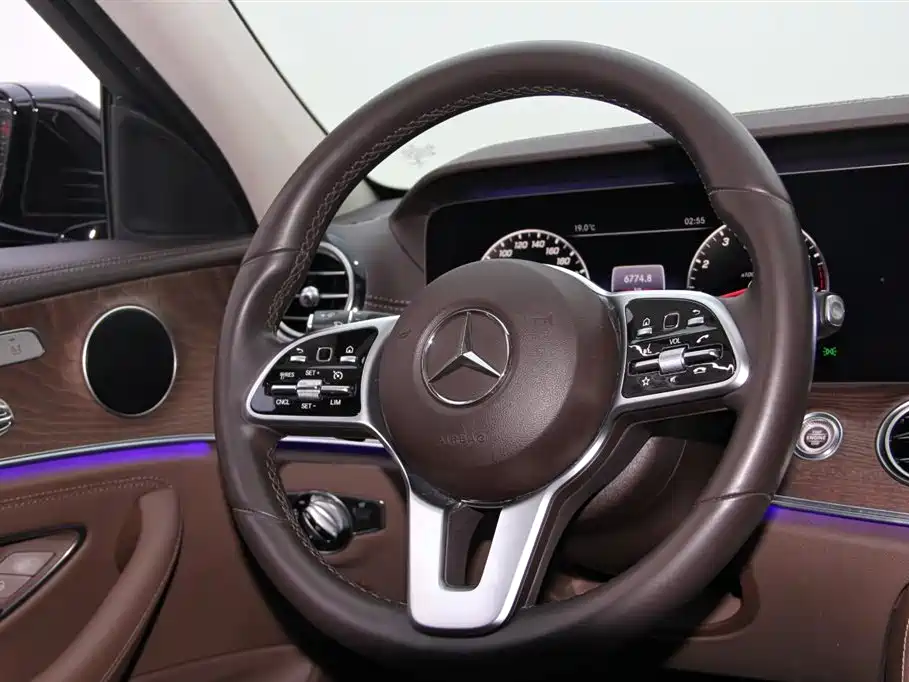 Mercedes-Benz E-Class 2020 — фото 14