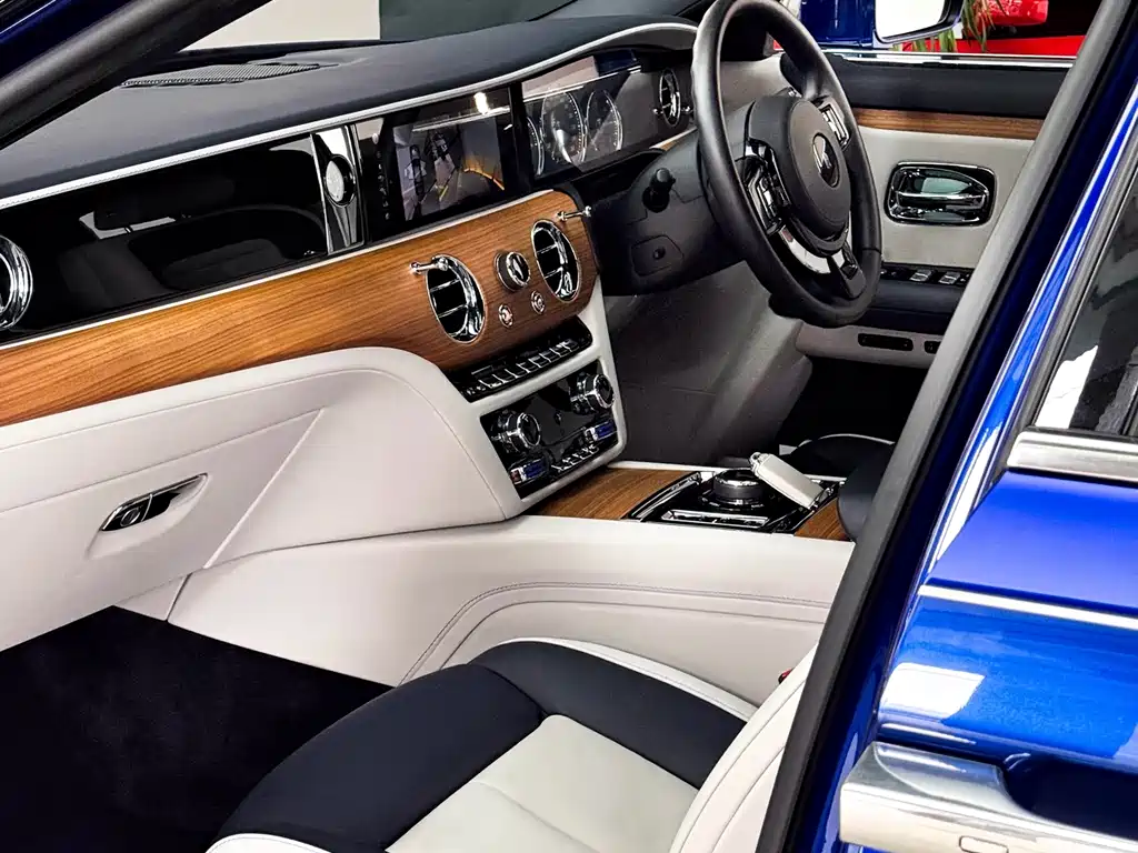 Rolls-Royce Ghost 2021 — фото 12
