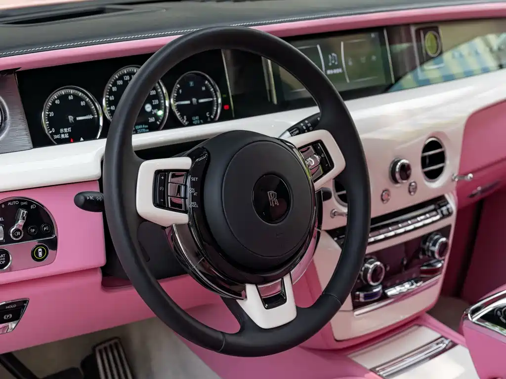 Rolls-Royce Phantom 2022 — фото 11