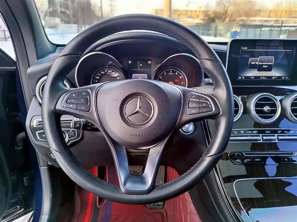 Mercedes-Benz GLC 2016 — фото 12