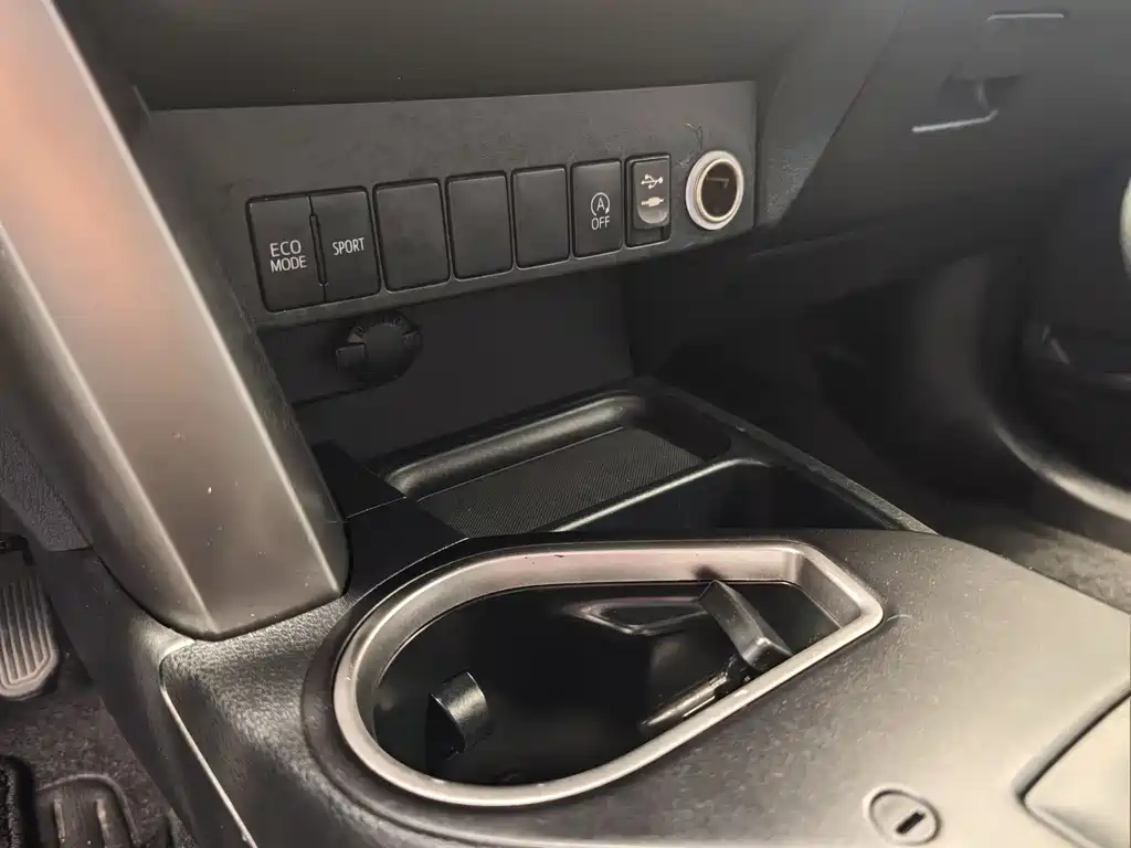 Toyota RAV4 2019 — фото 26