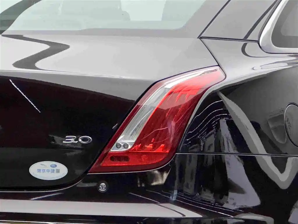 Jaguar XJ 2015 — фото 20