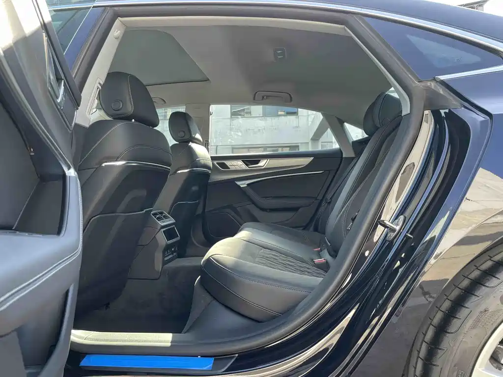 Audi A7L 2026