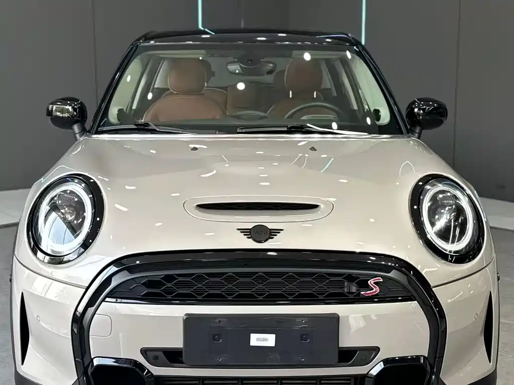 MINI MINI 2023