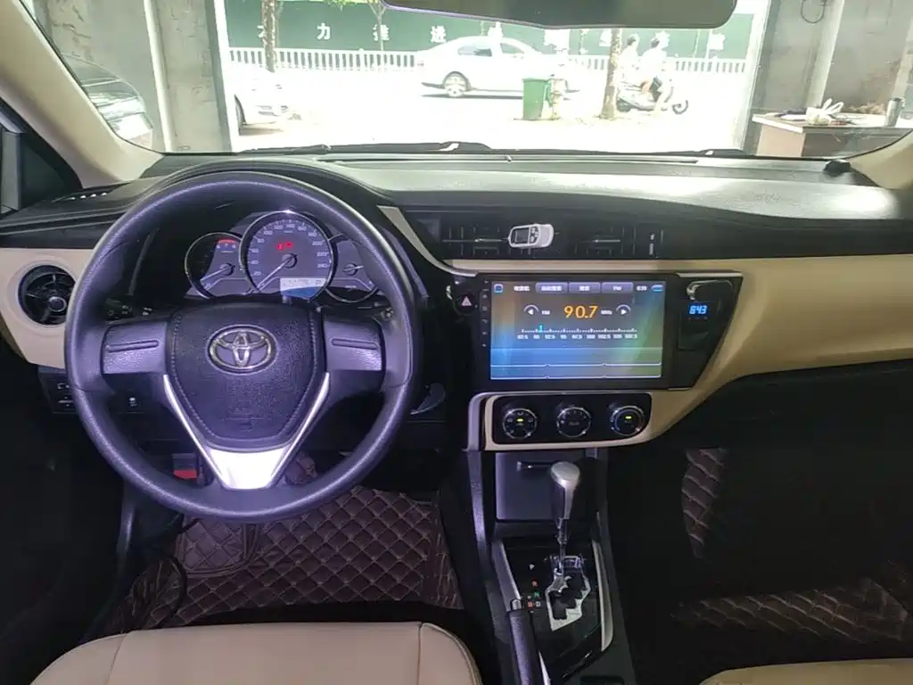 Toyota Corolla 2018 — фото 10