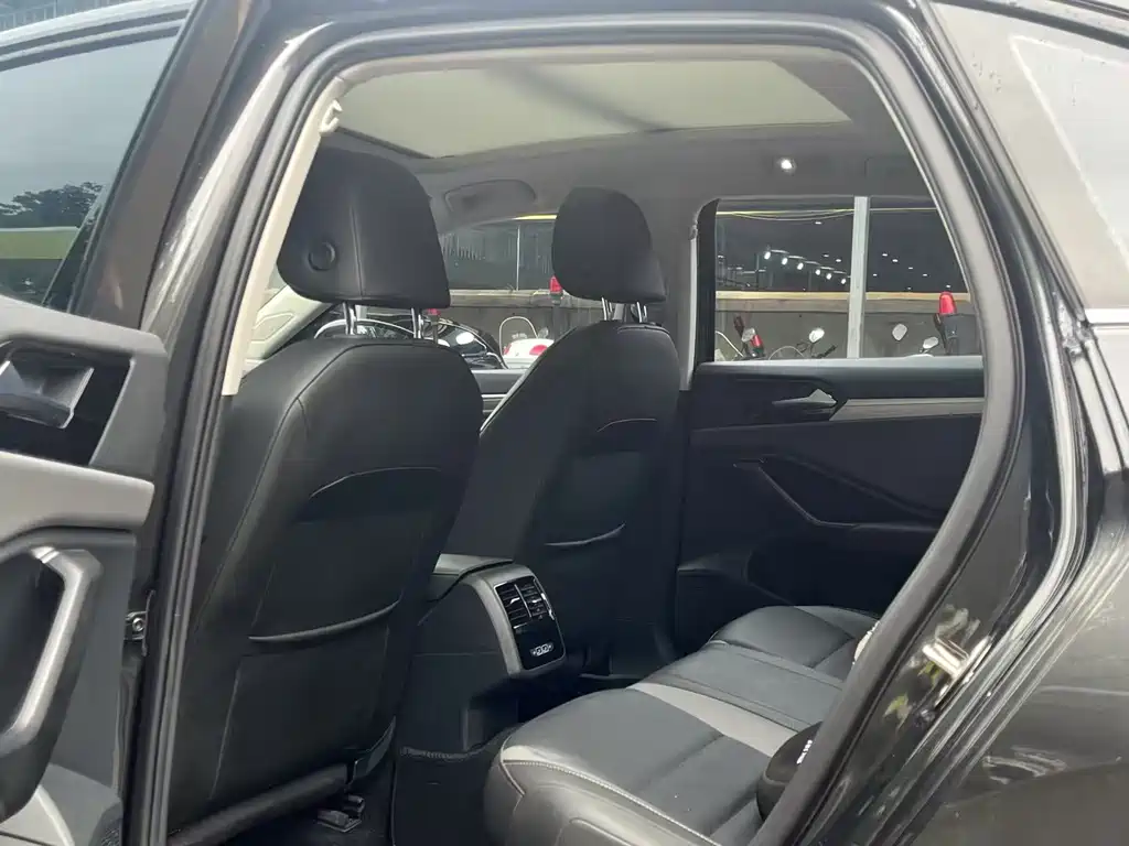 Volkswagen Sagitar 2022
