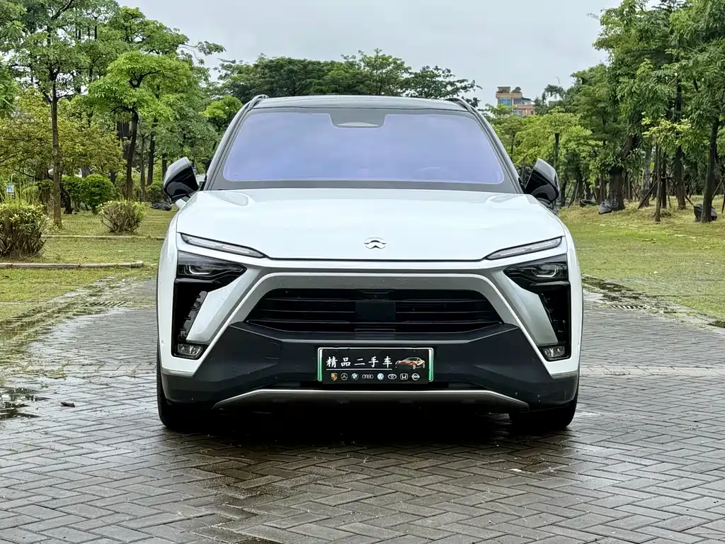 NIO ES8 2021