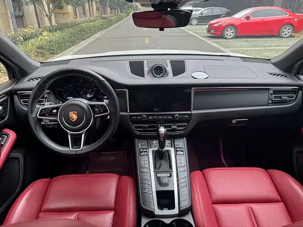 Porsche Macan 2021