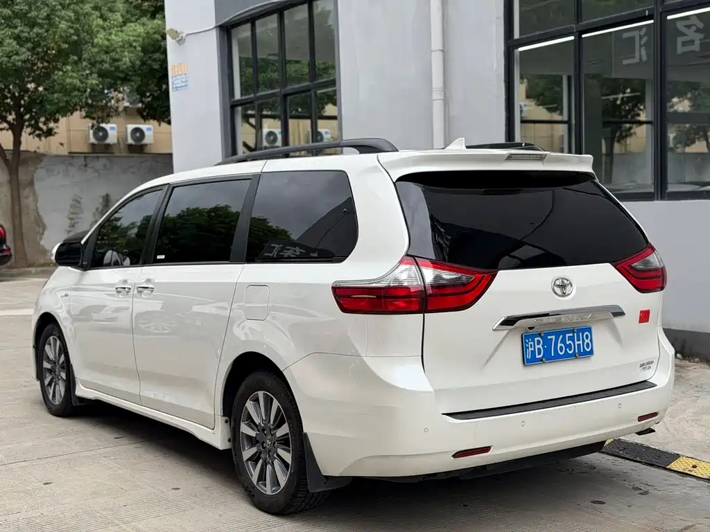 Toyota Sienna 2022 — фото 15