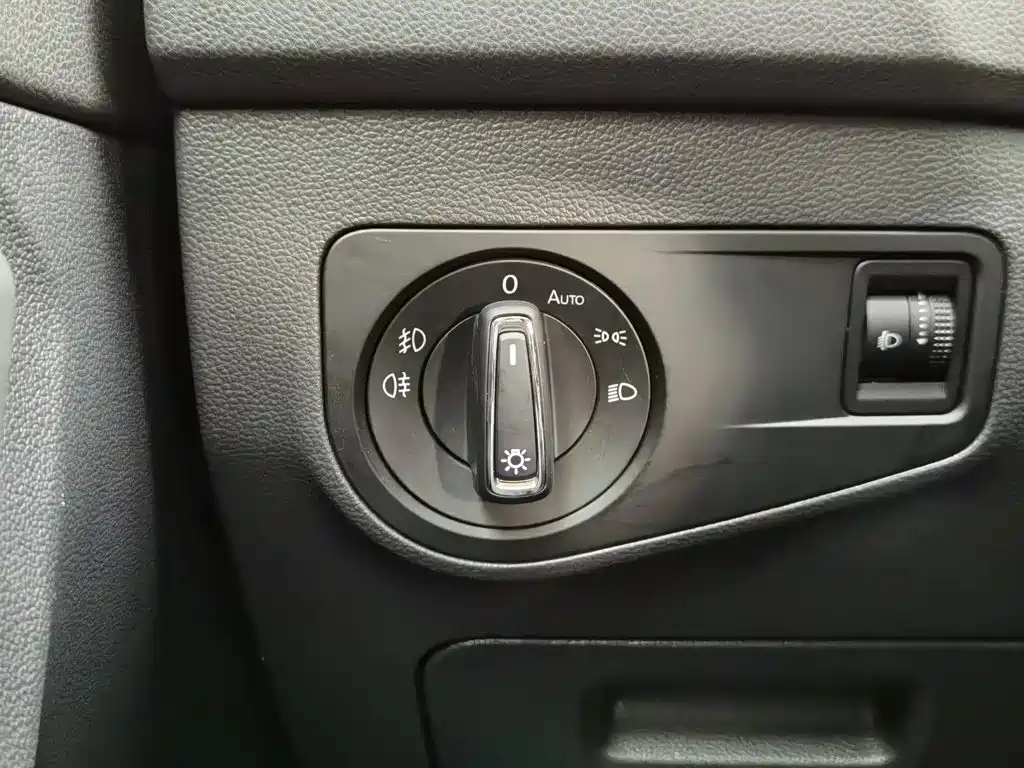 Volkswagen Tiguan L 2020 — фото 21