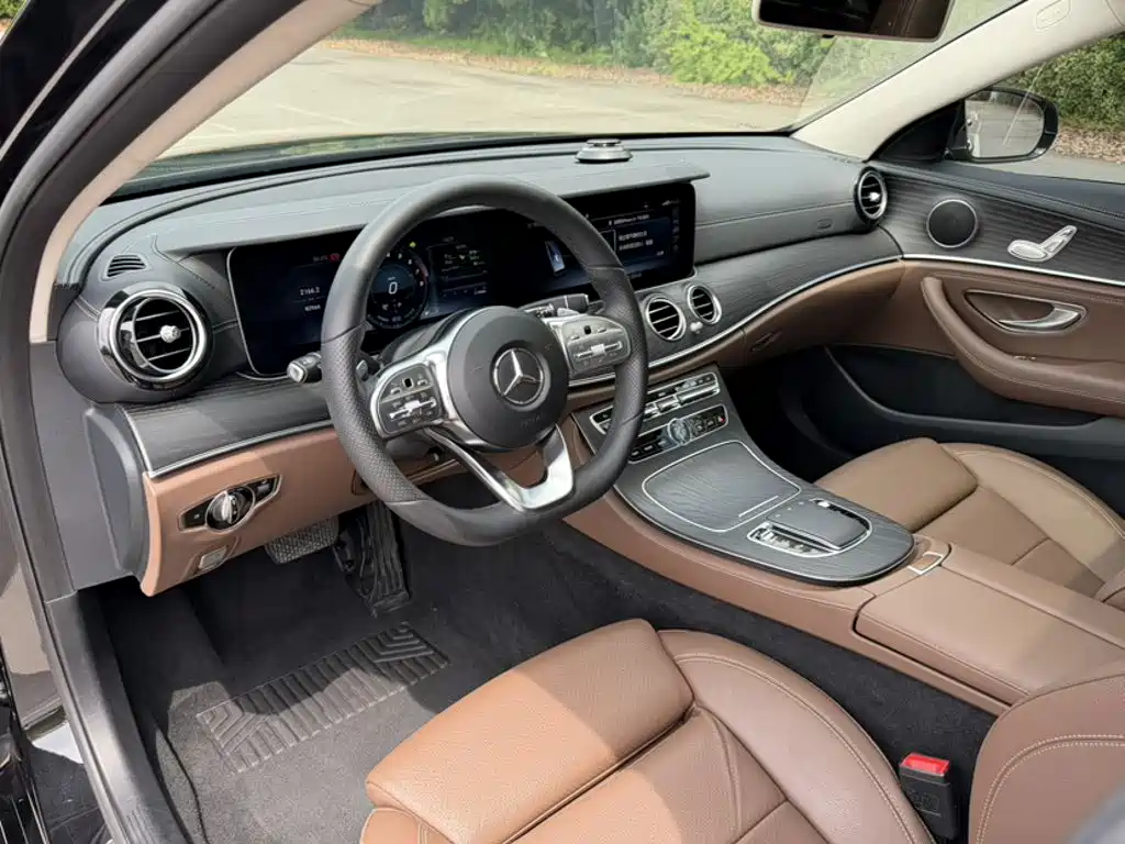 Mercedes-Benz E-Class 2019 — фото 18