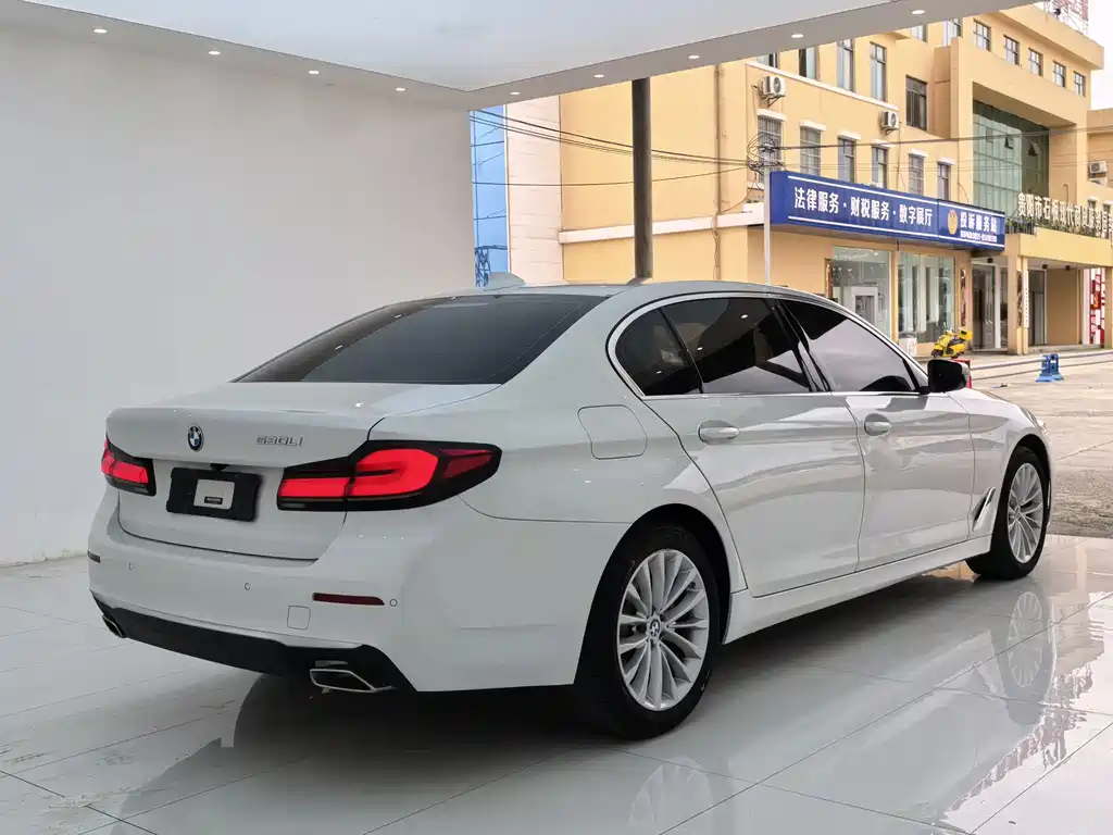 BMW 5 Series 2021 — фото 17