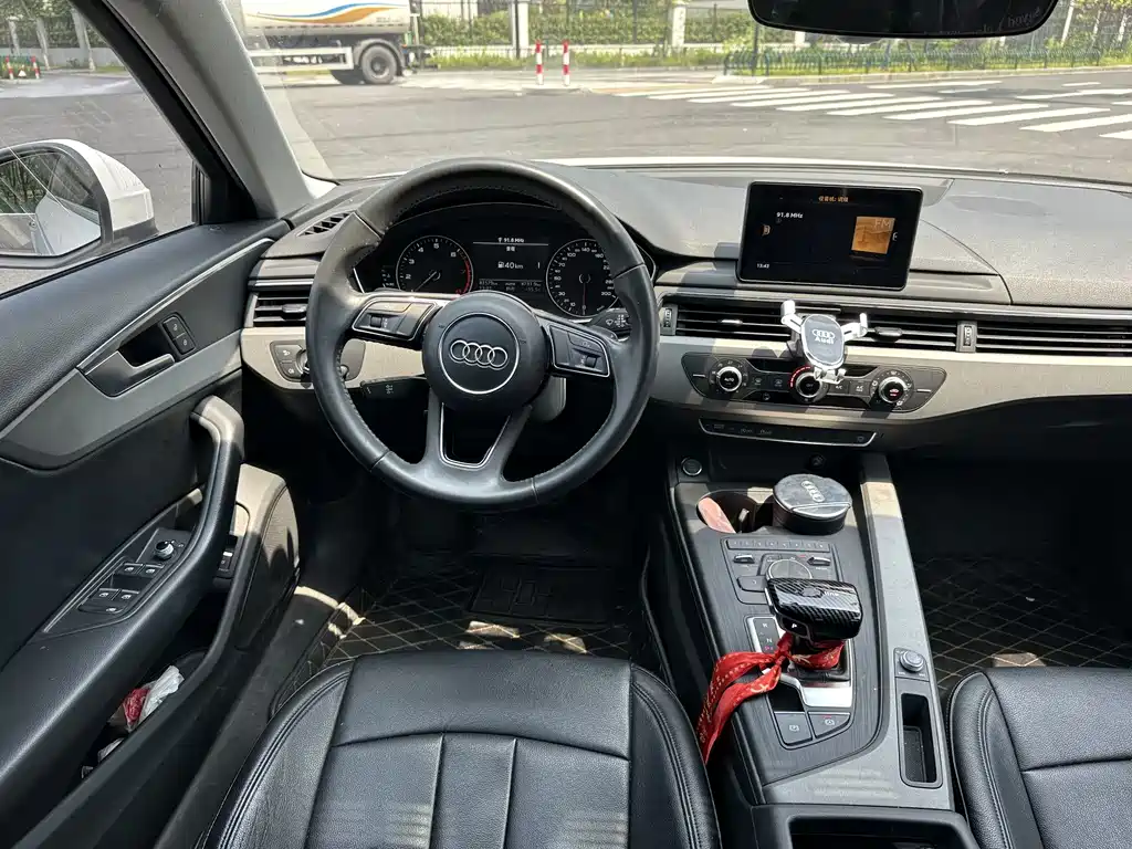 Audi A4L 2017 — фото 12