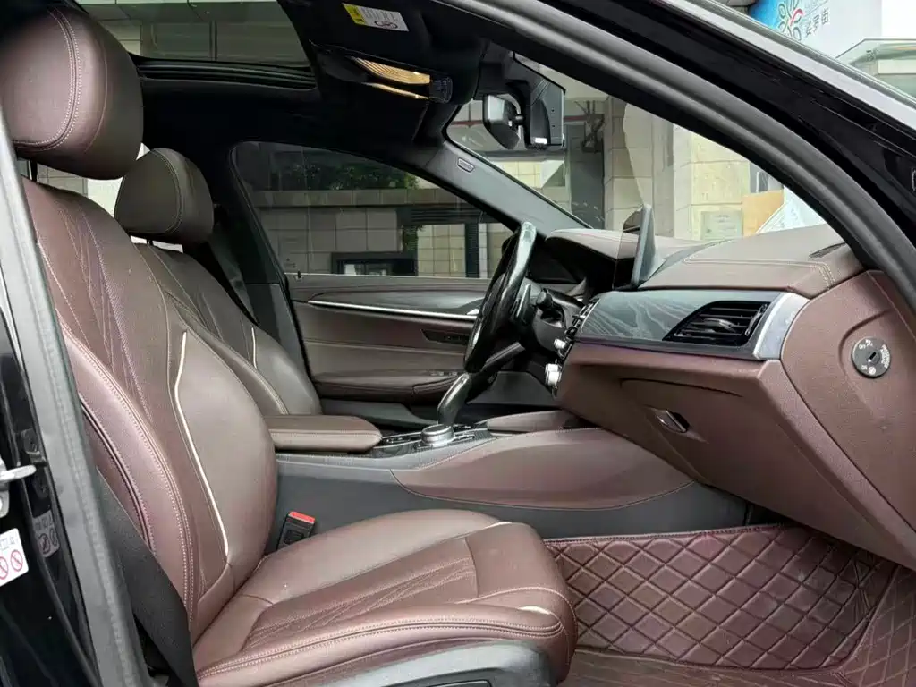 BMW 5 Series 2021