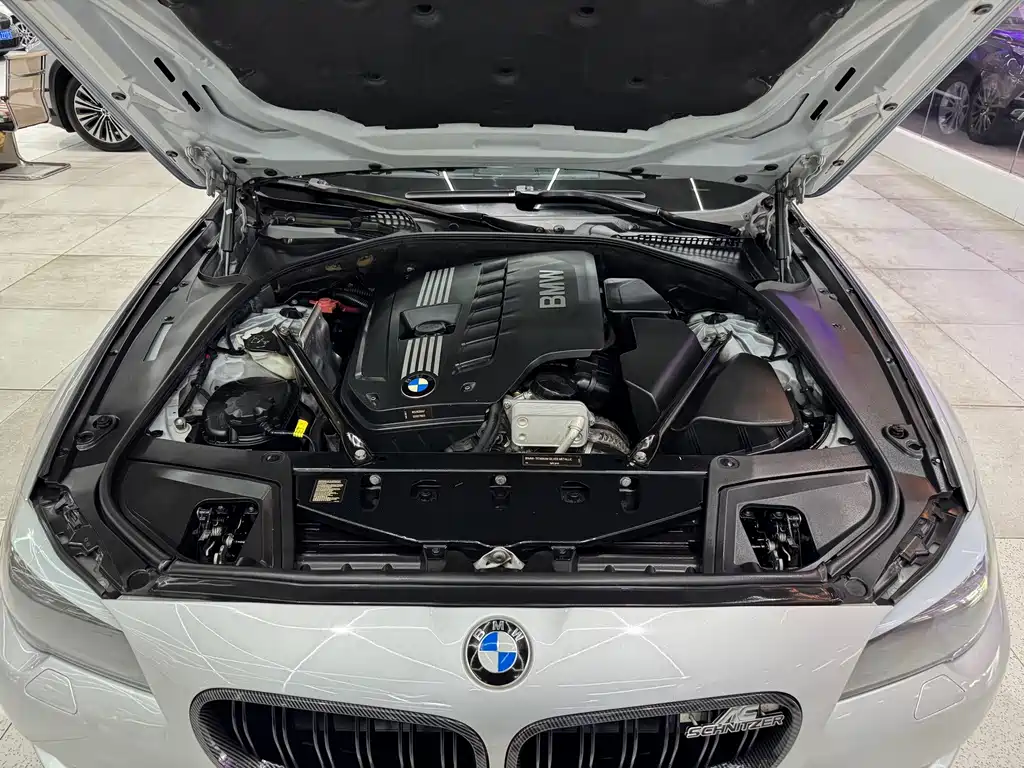BMW 5 Series 2011 — фото 13