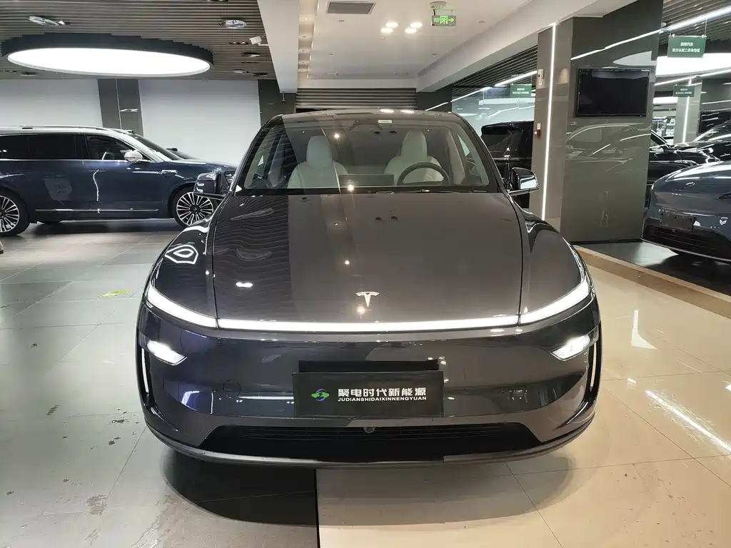 Tesla Model Y L 2025