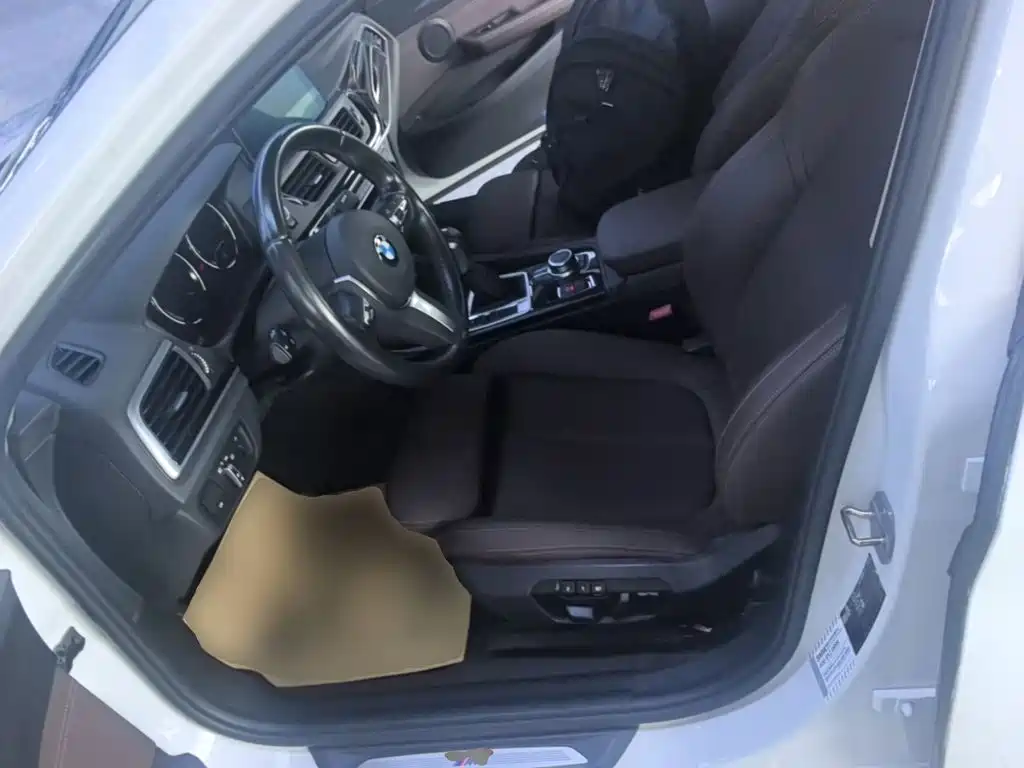 BMW 1 Series 2019 — фото 15