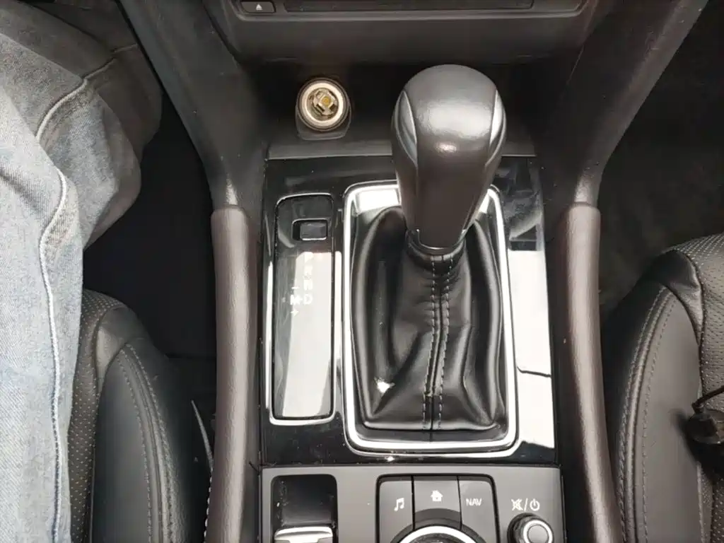 Mazda 3 Axela 2018 — фото 14