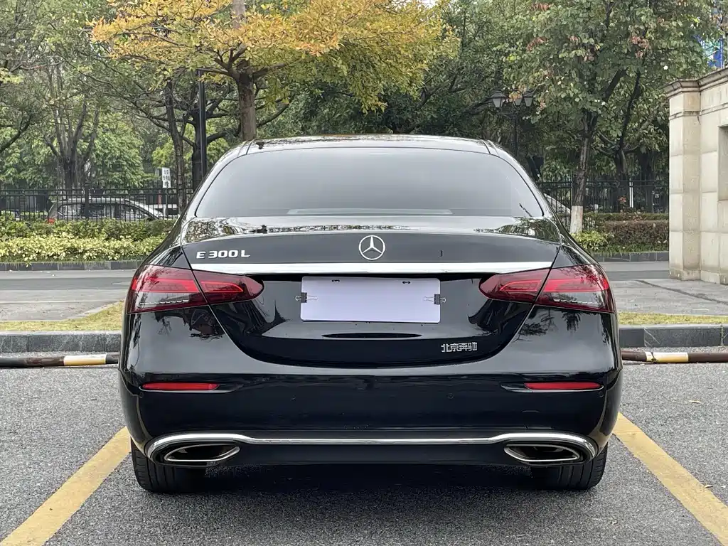 Mercedes-Benz E-Class 2023 — фото 21