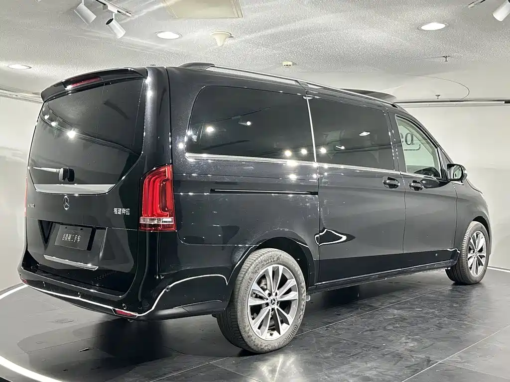 Mercedes-Benz V-Class 2021 — фото 12