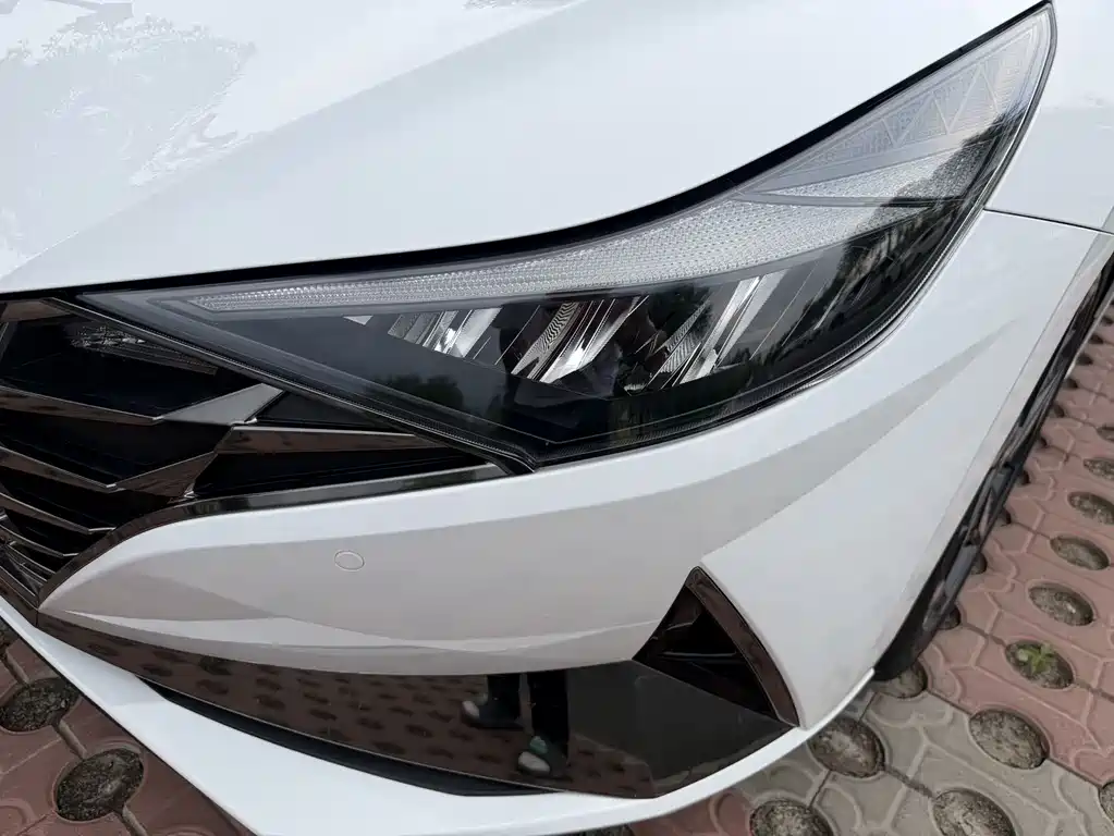 Hyundai Elantra 2022
