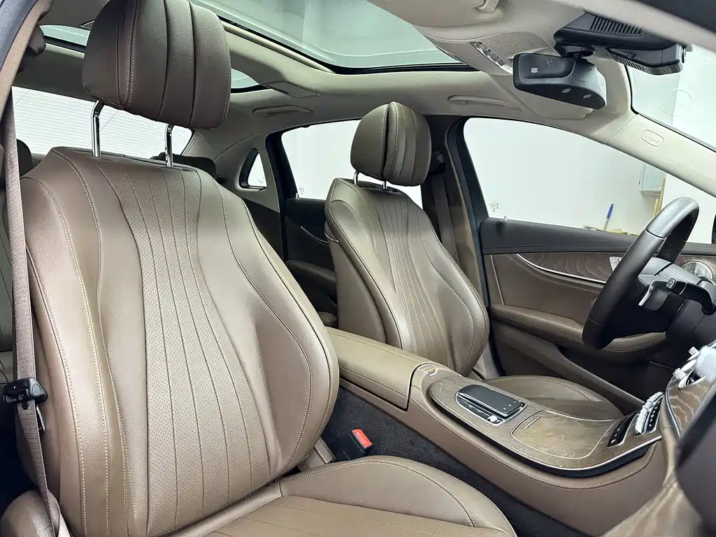 Mercedes-Benz E-Class 2021 — фото 16