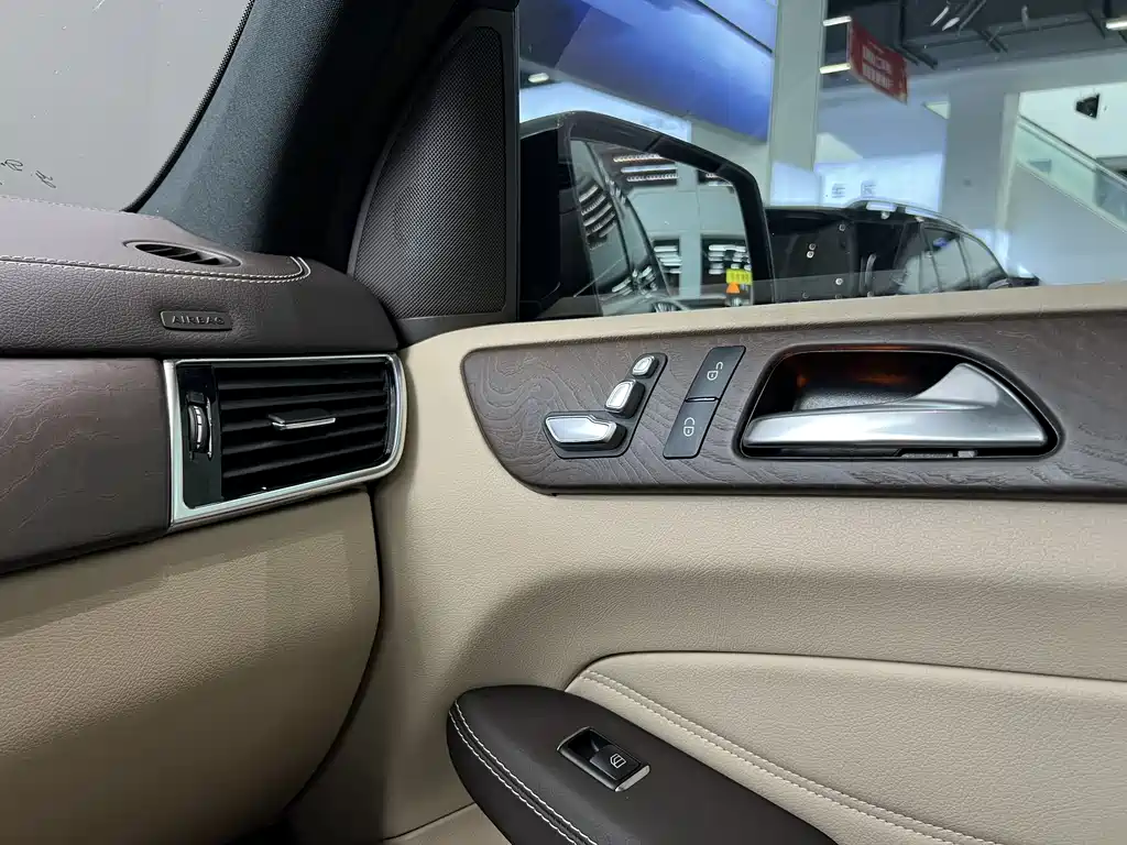 Mercedes-Benz GLE 2018 — фото 36