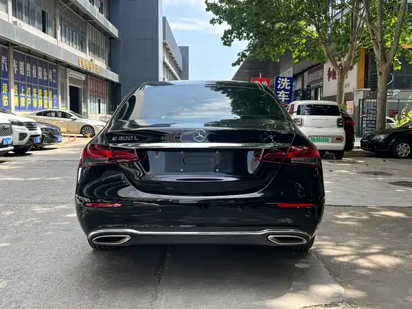 Mercedes-Benz E-Class 2022