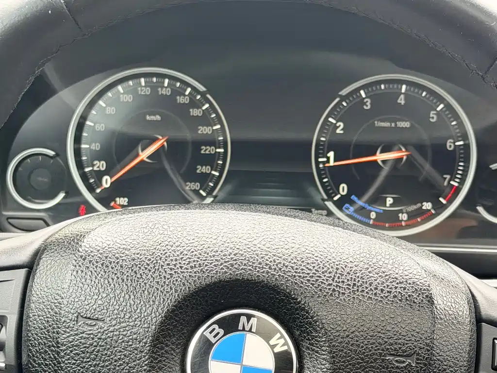 BMW 5 Series 2016 — фото 11