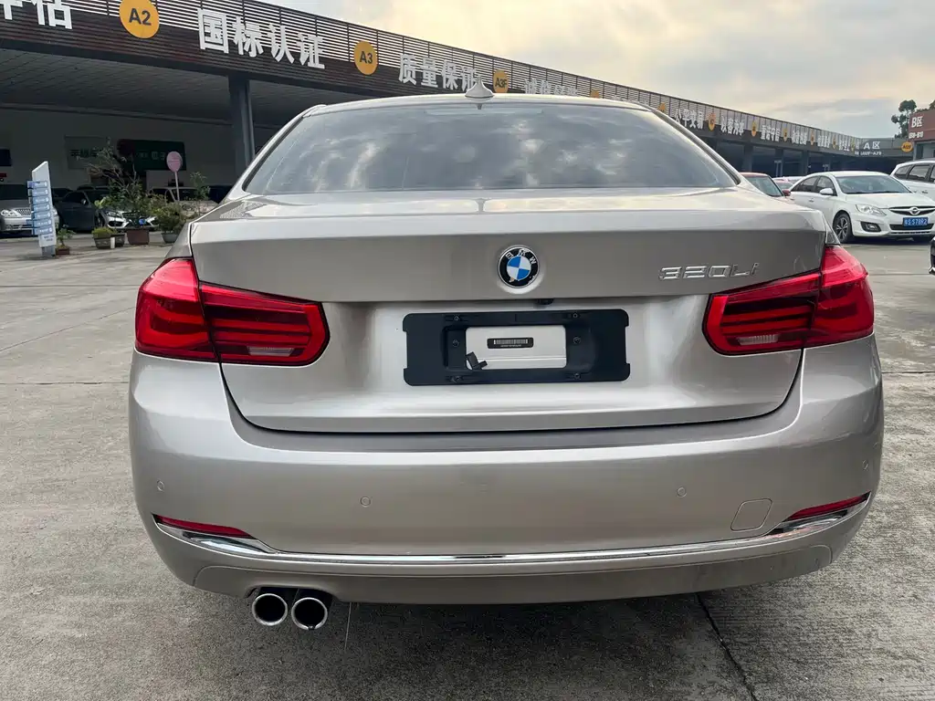 BMW 3 Series 2017 — фото 10