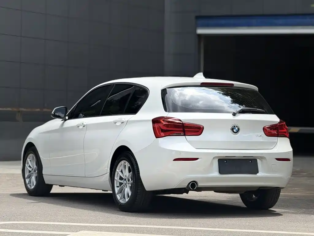 BMW 1 Series 2018 — фото 10