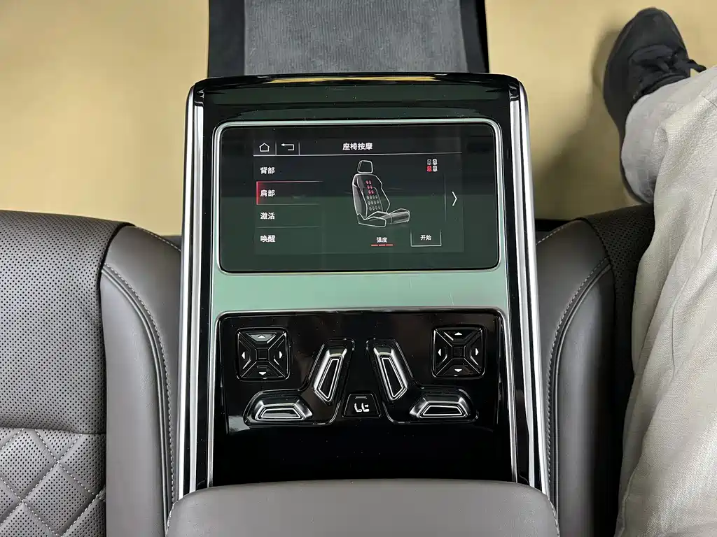 Audi A8 2023 — фото 34