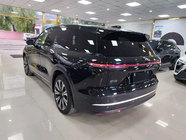 NIO ES8 2024