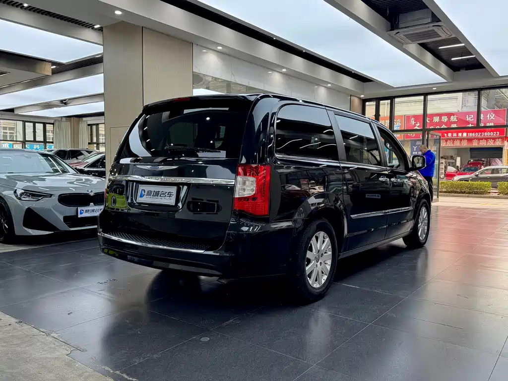 Chrysler Grand Voyager 2015 — фото 15