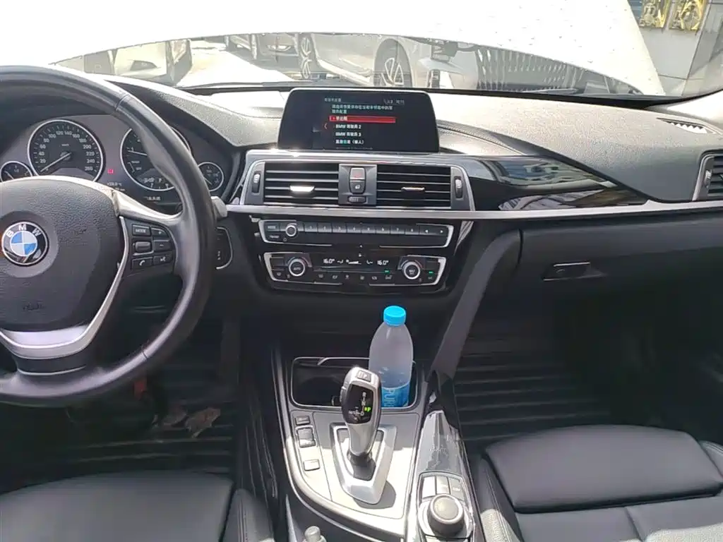 BMW 3 Series 2018 — фото 13