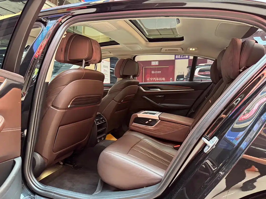BMW 5 Series New Energy 2018 — фото 15