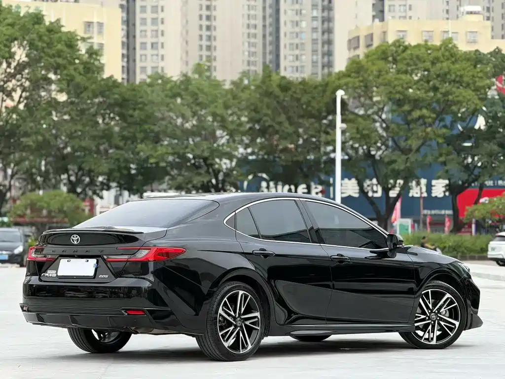Toyota Camry 2025 — фото 9