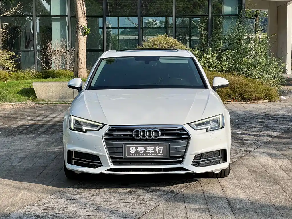 Audi A4L 2017 — фото 1